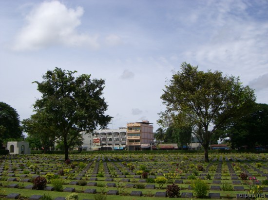 Kanchanaburi War Cemetery :: Thailand 2008
