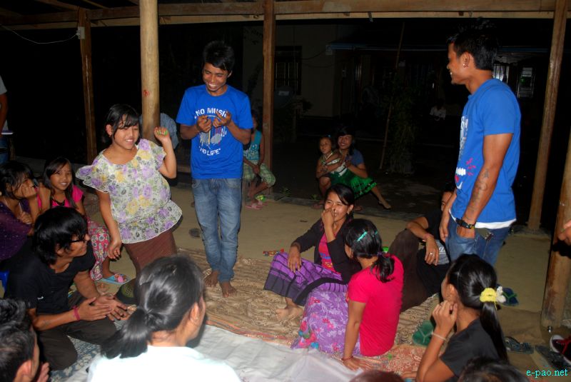 Likon Sanaba - a traditional game played at Kha Sanjenbam in Bishnupur district :: September 2012