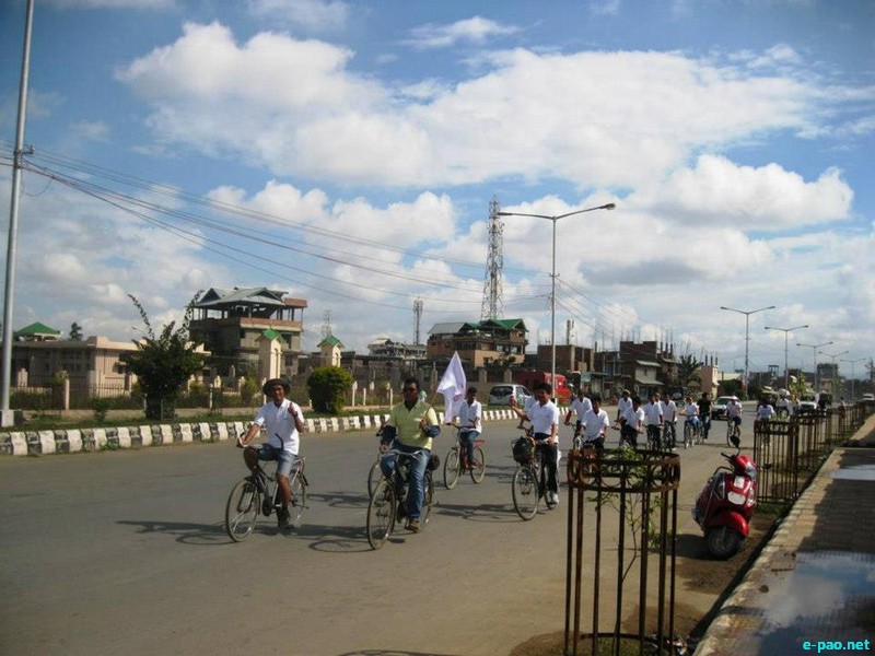 Manipur Sangai festival promotional cycle rally held in Imphal  :: November 20 2012