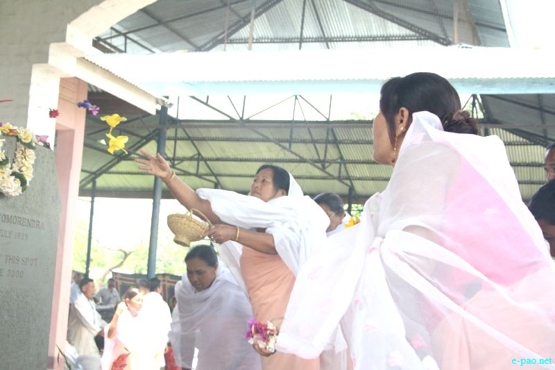 'Heikat Leikat pa' Floral tribute on Arambam Somorendra Memorial day at Salangthong :: June 10 2012