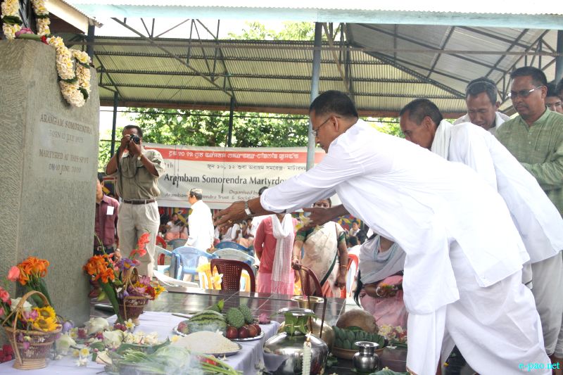 'Heikat Leikat pa' Floral tribute on Arambam Somorendra Memorial day at Salangthong :: June 10 2012