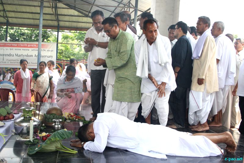 'Heikat Leikat pa' Floral tribute on Arambam Somorendra Memorial day at Salangthong :: June 10 2012
