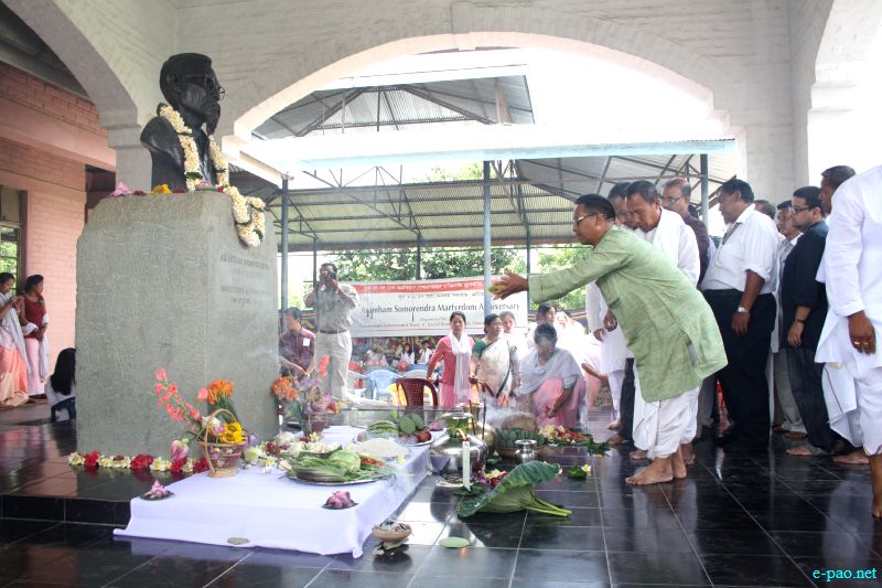 'Heikat Leikat pa' Floral tribute on Arambam Somorendra Memorial day at Salangthong :: June 10 2012
