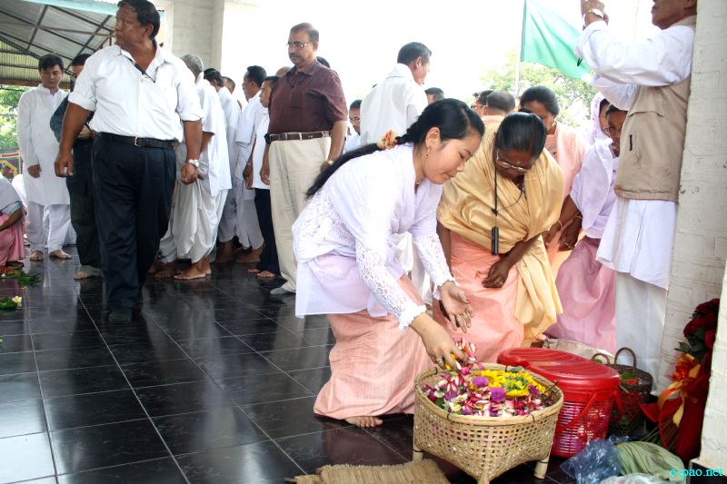 'Heikat Leikat pa' Floral tribute on Arambam Somorendra Memorial day at Salangthong :: June 10 2012