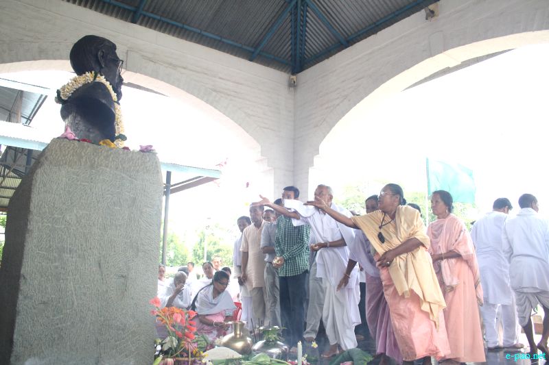 'Heikat Leikat pa' Floral tribute on Arambam Somorendra Memorial day at Salangthong :: June 10 2012