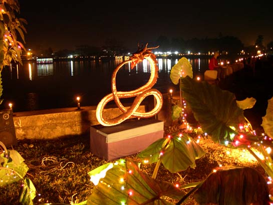 A statue of Pakhangba at Ningthem Pukhri Mapal on the Imoinu night on Dec 31 2006 :: pix - Ranjan Yumnam 