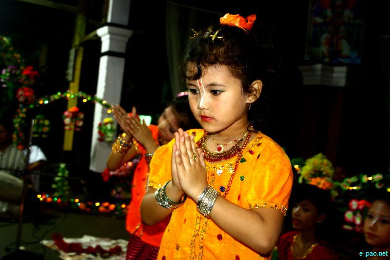 Devotees sing devotional songs at Mandop on occasion of Jhulon Festival at Khuyathong, Imphal :: August 02 2012