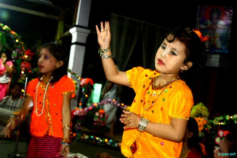 Devotees sing devotional songs at Mandop on occasion of Jhulon Festival at Khuyathong, Imphal :: August 02 2012