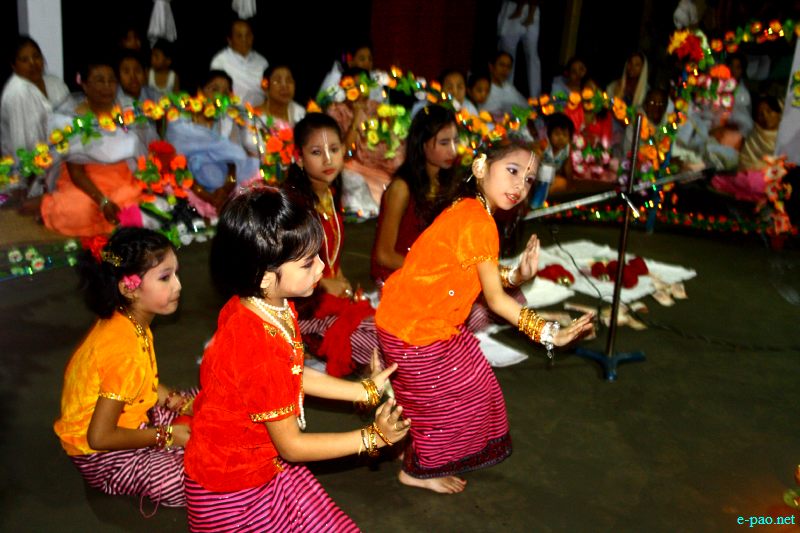 Devotees sing devotional songs at Mandop on occasion of Jhulon Festival at Khuyathong, Imphal :: August 02 2012