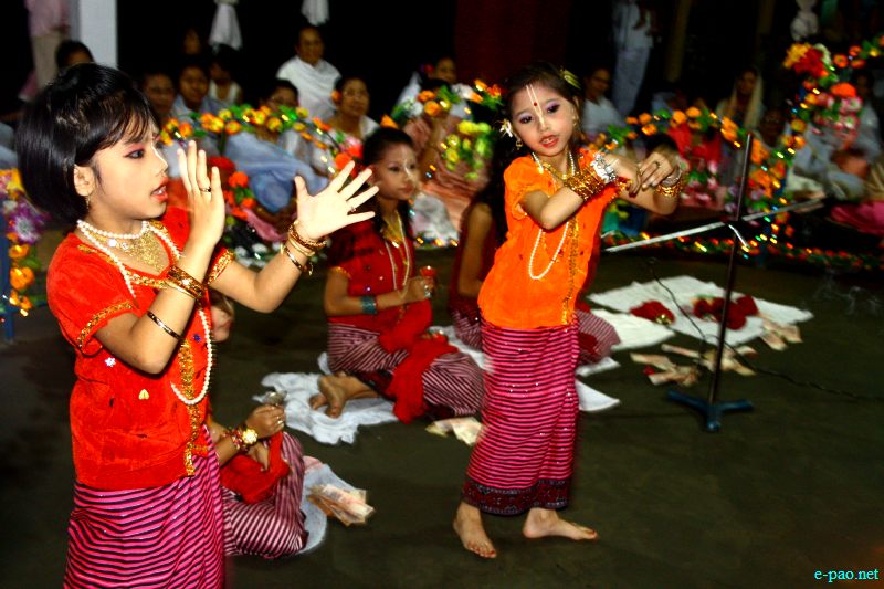 Devotees sing devotional songs at Mandop on occasion of Jhulon Festival at Khuyathong, Imphal :: August 02 2012