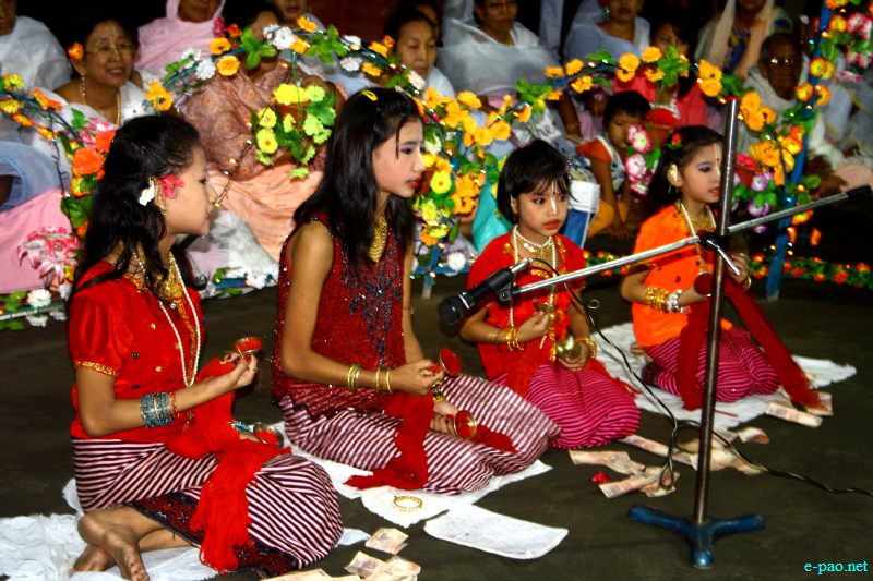 Devotees sing devotional songs at Mandop on occasion of Jhulon Festival at Khuyathong, Imphal :: August 02 2012