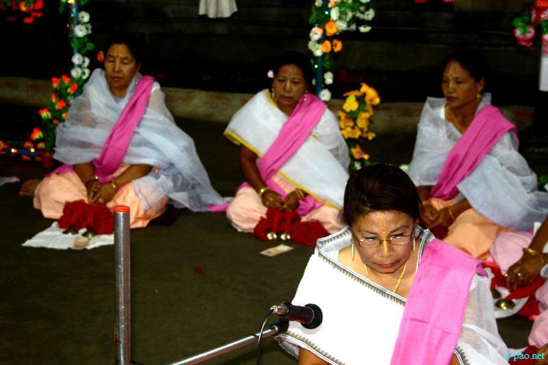 Devotees sing devotional songs at Mandop on occasion of Jhulon Festival at Khuyathong, Imphal :: August 02 2012
