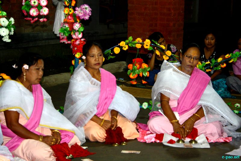 Devotees sing devotional songs at Mandop on occasion of Jhulon Festival at Khuyathong, Imphal :: August 02 2012