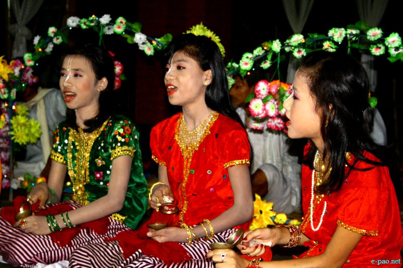 Devotees sing devotional songs at Mandop on occasion of Jhulon Festival at Khuyathong, Imphal :: August 02 2012