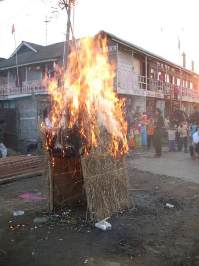 Yaoshang Festival - Yaoshang <i>Mei-Thaba</i> in Manipur :: March 03, 2007