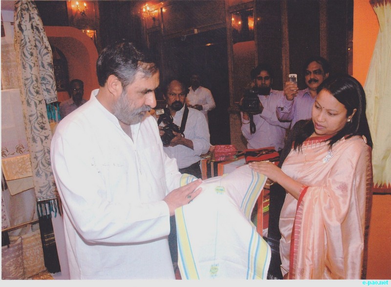 Chirom Indira showcasting Manipuri Handloom at Hasthkala Conclave on 17 August  2012