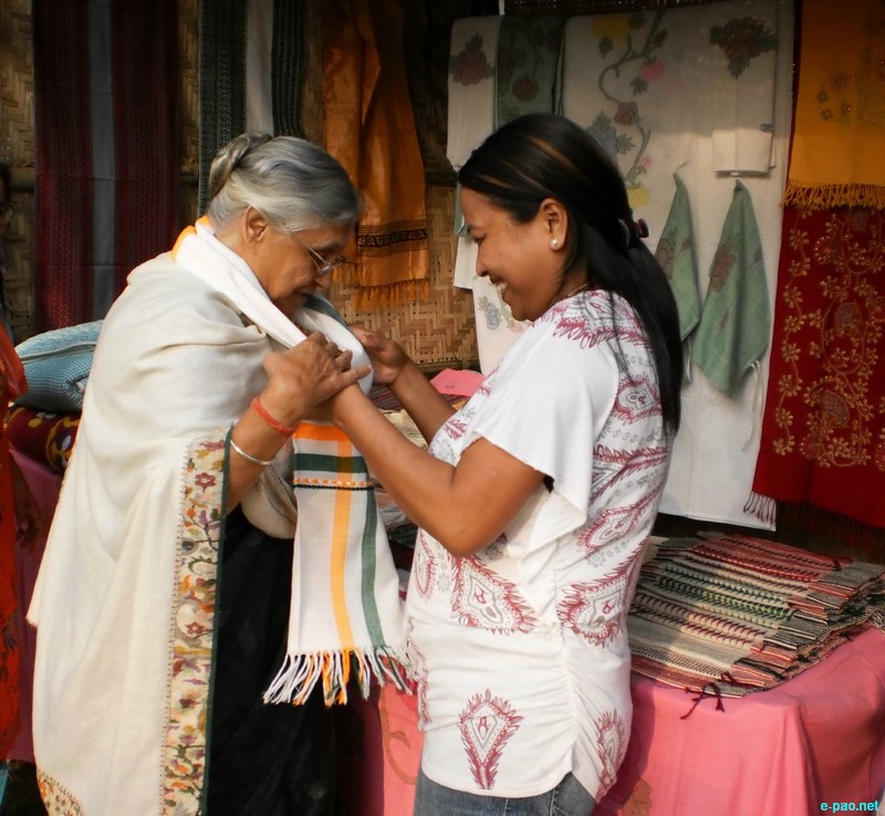 Chirom Indira showcasting Manipuri Handloom at Hasthkala Conclave on 17 August  2012