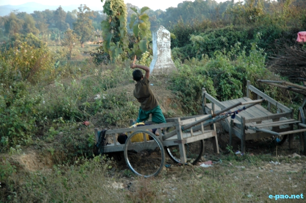 Un-fenced border between Manipur and Burma(Myanmar) :: January 2010