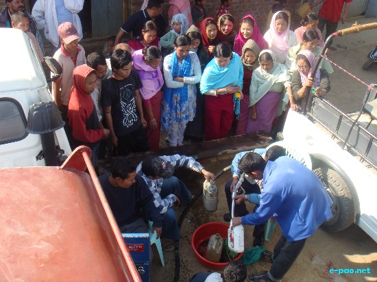 Distribution of Kerosene at Soibam Leikai :: 14 Jan 2009