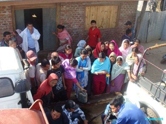 Distribution of Kerosene at Soibam Leikai :: 14 Jan 2009