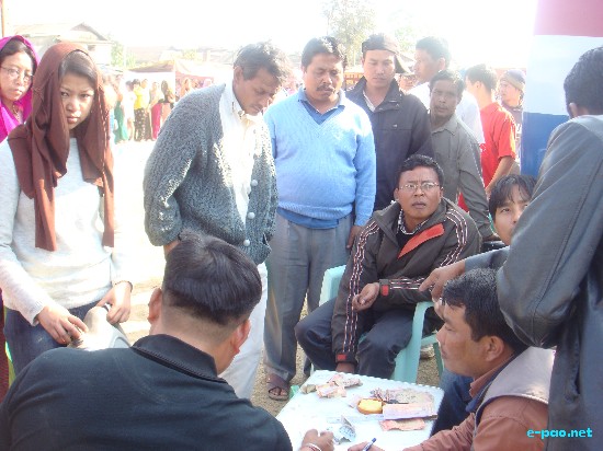 Distribution of Kerosene at Soibam Leikai :: 14 Jan 2009
