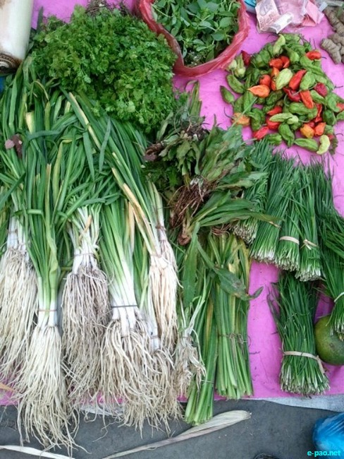 Different types of Maroi (Chives - herbs) being in the Ima Keithel