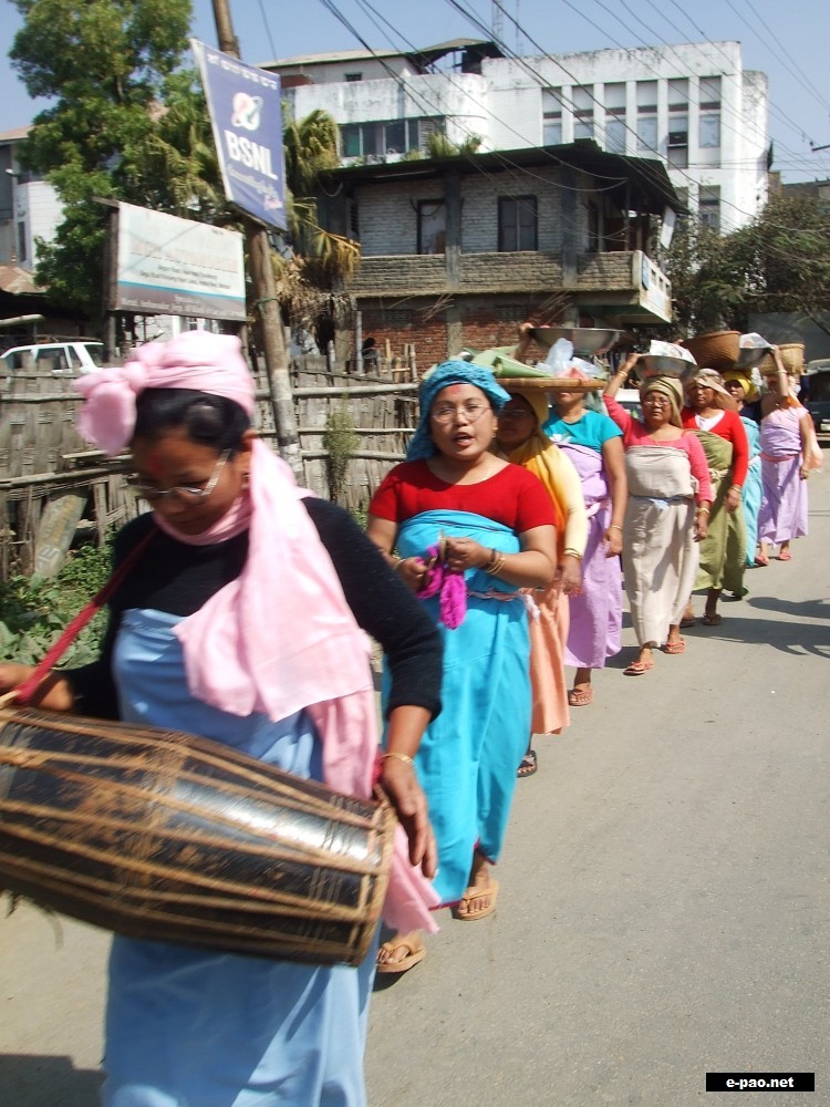 Saroi Khangba on Lamta Thanja by elderly women of the locality :: February 25 2012