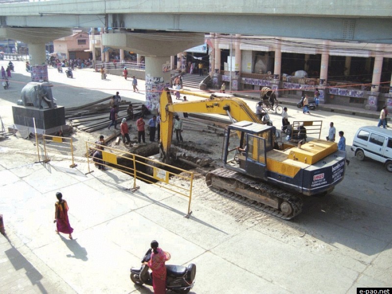 Work on Imphal Sewerage Project in progress at the busy Khwairamband Bazar area :: May 26 2012