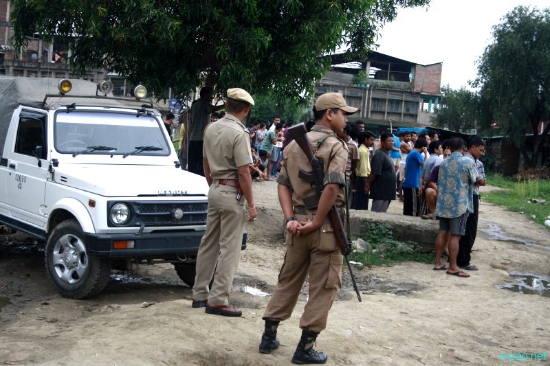 A combing operation by security forces at Thangmeiband Polem Leikai, Imphal :: 10th Aug 2012