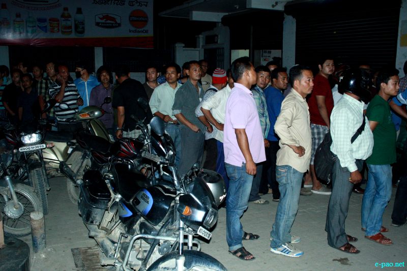 Customers queuing up at a petrol pump at night-time :: 12 July 20129