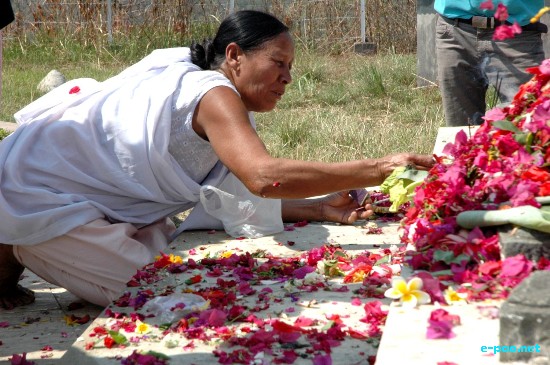 Floral tributes at Cheiraoching :: April 13 2009