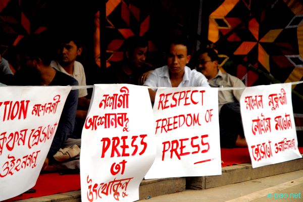 Media fraternity protest against militants diktat :: 27 June 2010