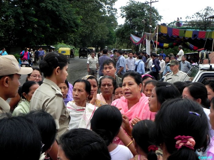 Dharna at Khurai ward 23 over assault of Councillor Lousangbam Birjit :: October 03 2011