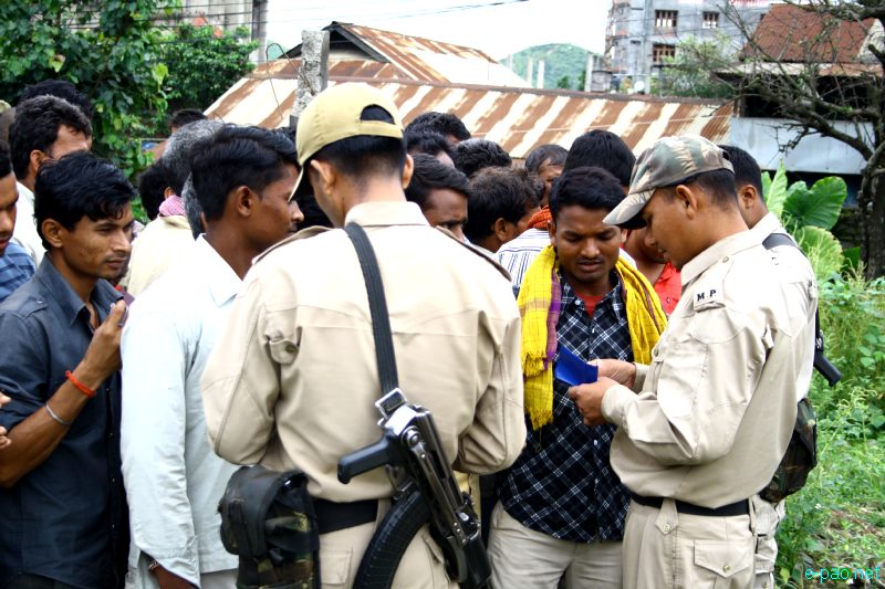 Police conducting operation for individuals illegally staying Manipur at Khuyathong , Nagamapal and Babupara :: 31 August 2012