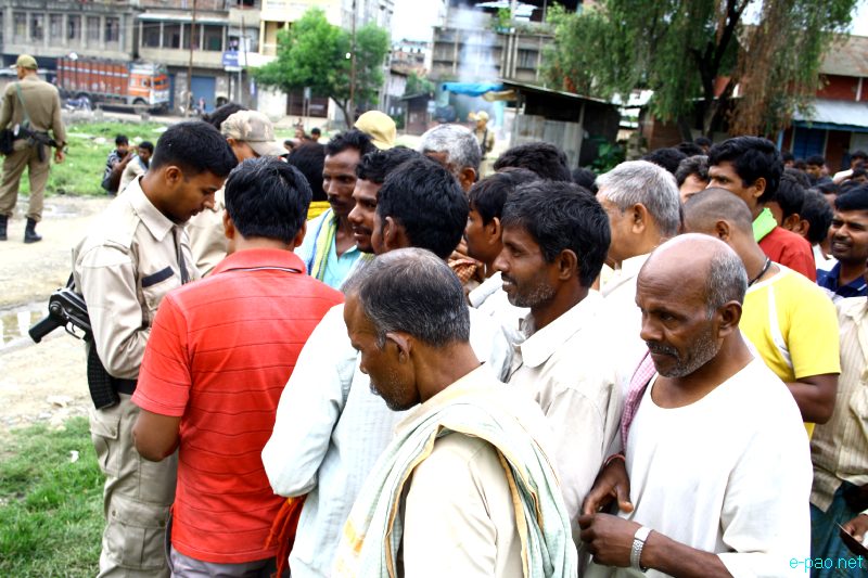 Police conducting operation for individuals illegally staying Manipur at Khuyathong , Nagamapal and Babupara :: 31 August 2012