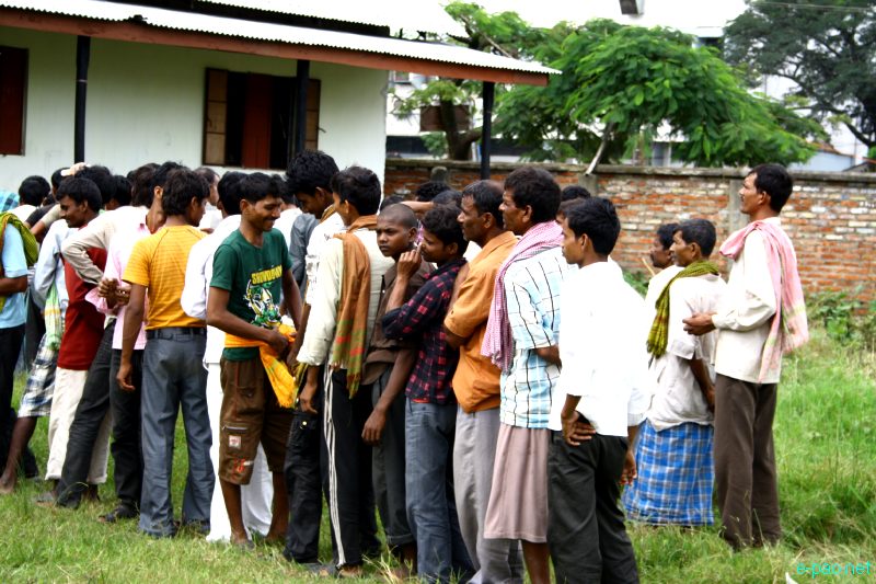 Police conducting operation for individuals illegally staying Manipur at Khuyathong , Nagamapal and Babupara :: 31 August 2012