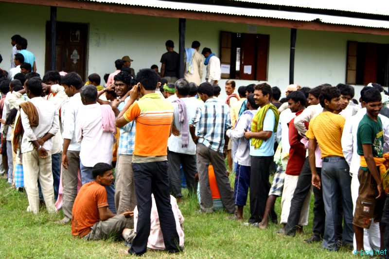 Police conducting operation for individuals illegally staying Manipur at Khuyathong , Nagamapal and Babupara :: 31 August 2012