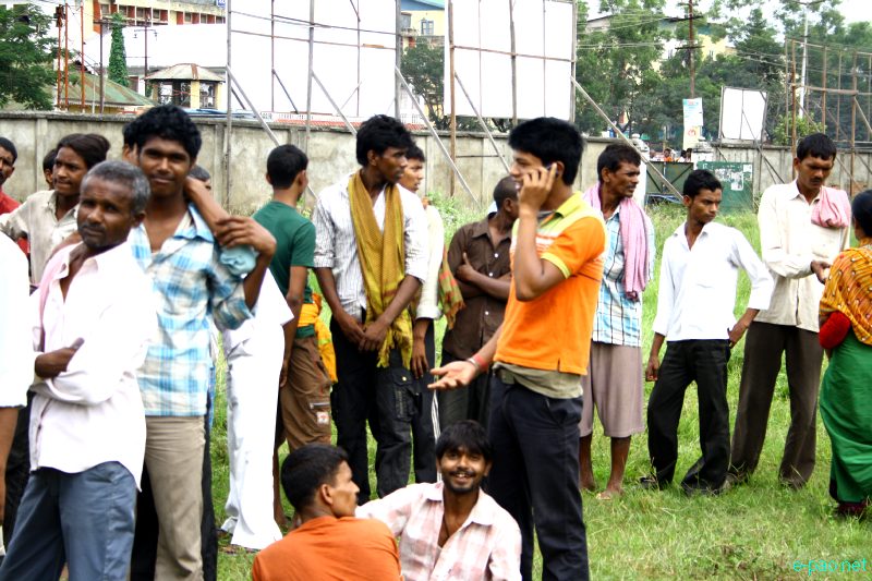Police conducting operation for individuals illegally staying Manipur at Khuyathong , Nagamapal and Babupara :: 31 August 2012