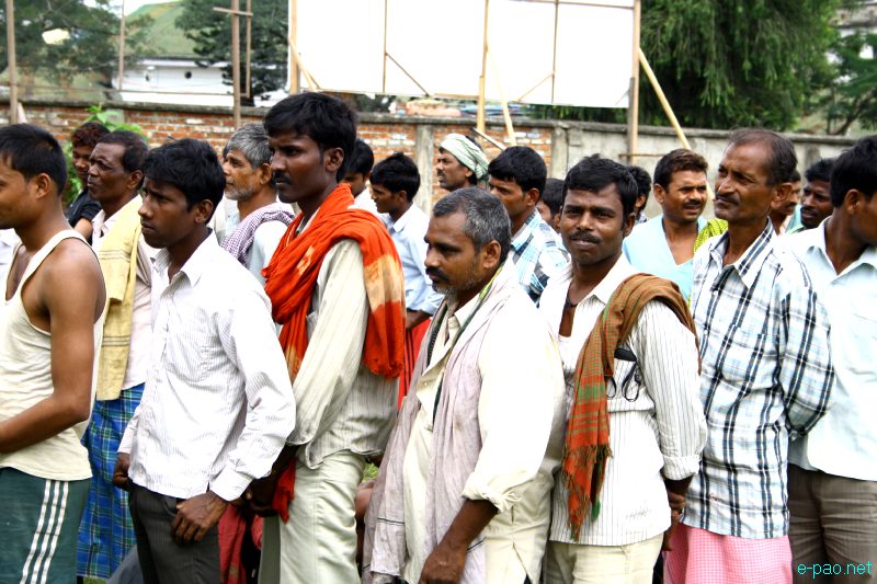 Police conducting operation for individuals illegally staying Manipur at Khuyathong , Nagamapal and Babupara :: 31 August 2012