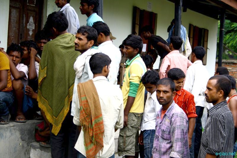 Police conducting operation for individuals illegally staying Manipur at Khuyathong , Nagamapal and Babupara :: 31 August 2012