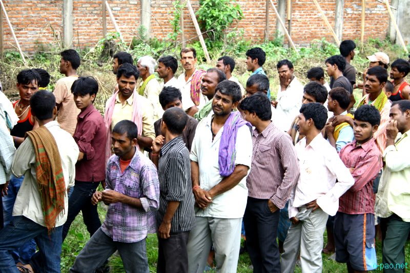 Police conducting operation for individuals illegally staying Manipur at Khuyathong , Nagamapal and Babupara :: 31 August 2012