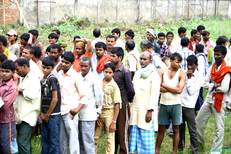 Police conducting operation for individuals illegally staying Manipur at Khuyathong , Nagamapal and Babupara :: 31 August 2012