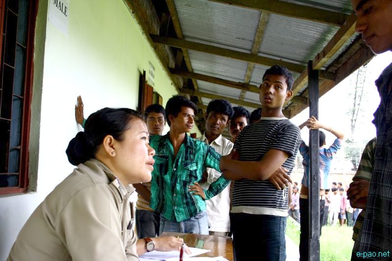 Police conducting operation for individuals illegally staying Manipur at Khuyathong , Nagamapal and Babupara :: 31 August 2012