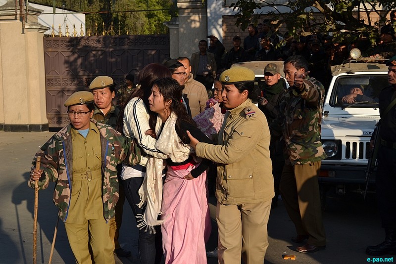 Protest demanding justice in front of CM Gate for humiliating treatment to Actress Momoko :: 21 December 2012