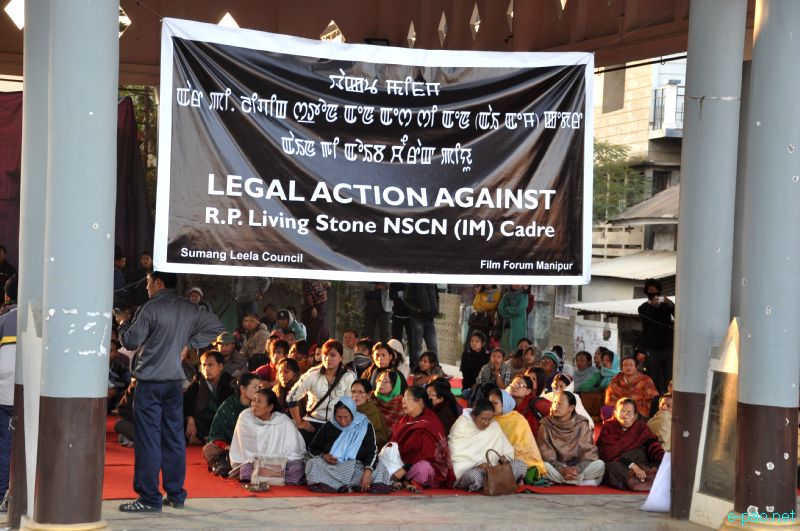 Protest demanding justice in front of CM Gate for humiliating treatment to Actress Momoko :: 21 December 2012