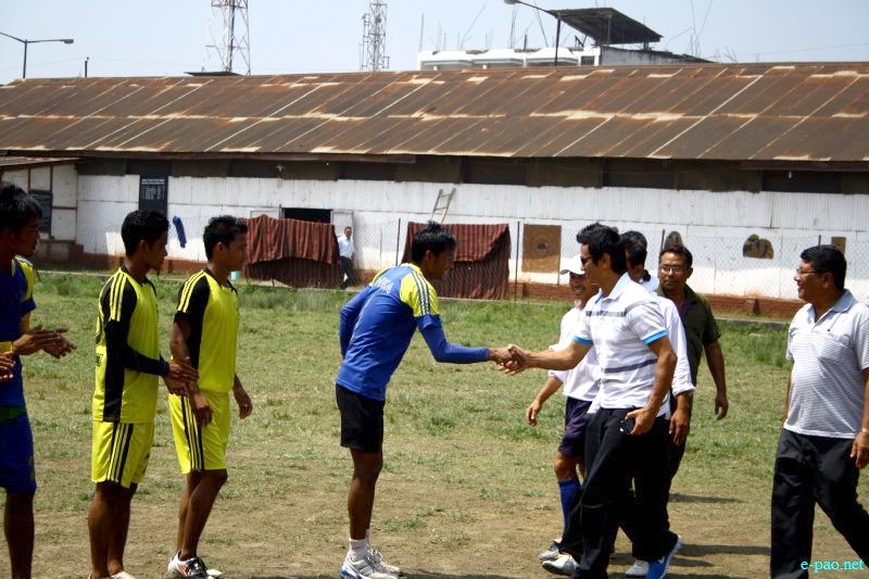 Baichung Bhutia interaction with young players of  NISA, Thangmeiband at NCC ground :: 7th September 2012