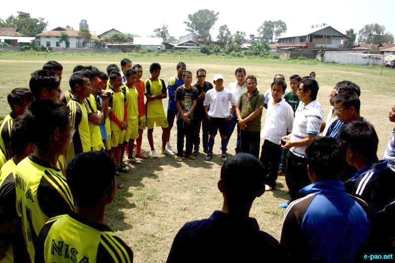 Baichung Bhutia interaction with young players of  NISA, Thangmeiband at NCC ground :: 7th September 2012