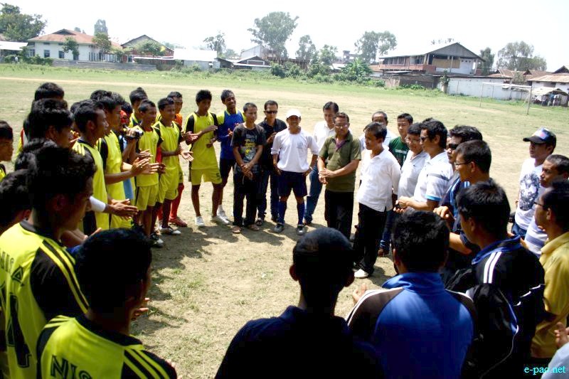 Baichung Bhutia interaction with young players of  NISA, Thangmeiband at NCC ground :: 7th September 2012