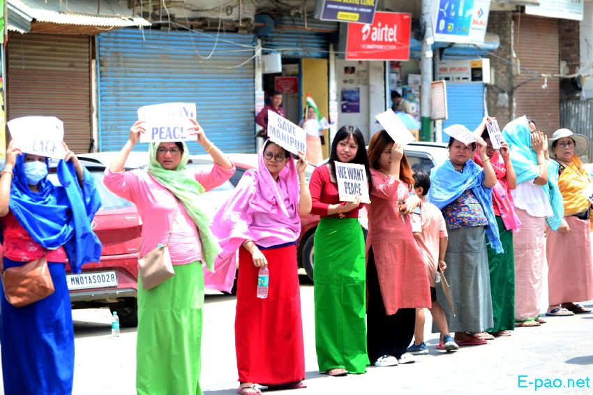 Women folk staged human-chain & sit-in protest at Keishampat & Mongsangei :: 31st May 2023