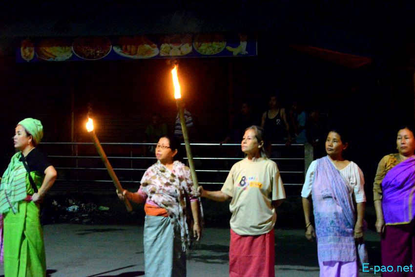 Women folk staged human-chain at various part of Imphal city :: 06th June 2023